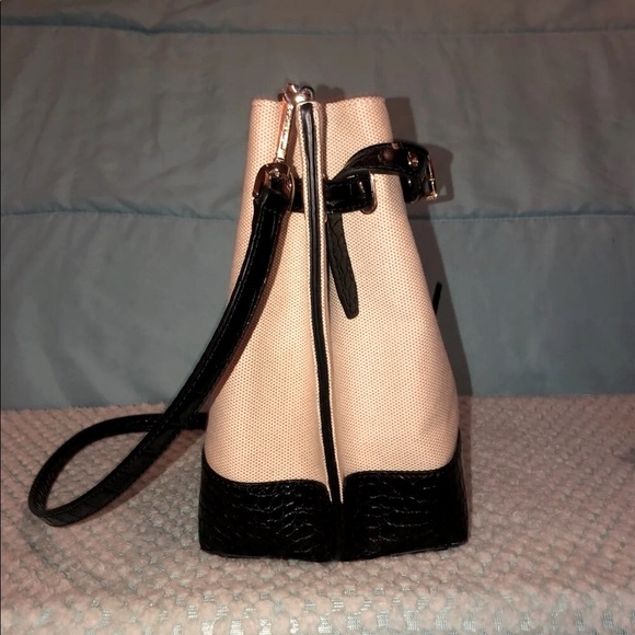 Michael Kors Bucket Bag $89 - Picture 10 of 11